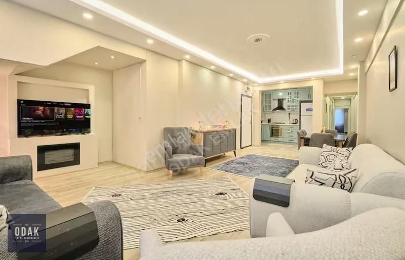 Odak'tan Moda Sahile Yakın Yenilenmiş Balkonlu Geniş