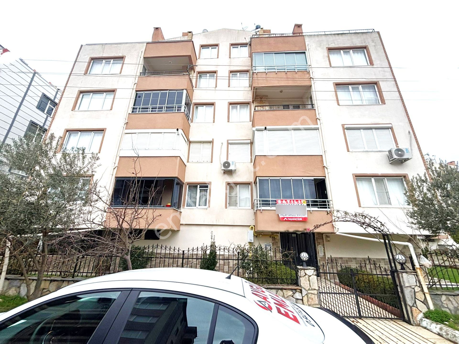 Tek Yetkili Aygül'den Akçay'da Nezih Site İçi Köşe Ön Cephe Ayrı Mutfak Çift Wc'li 3+1satılık Daire