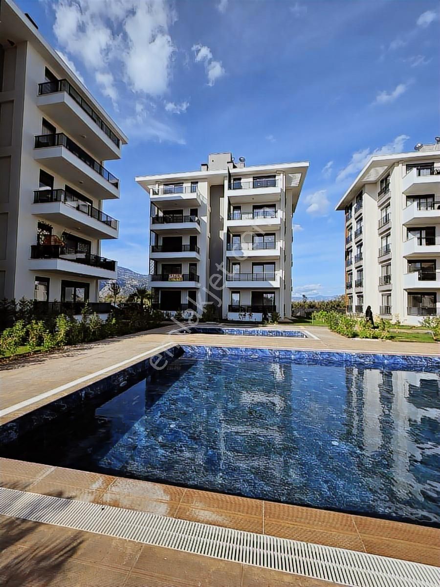 Havuz Manzaralı 1+1 / Ara Kat Daire - Görsel 9