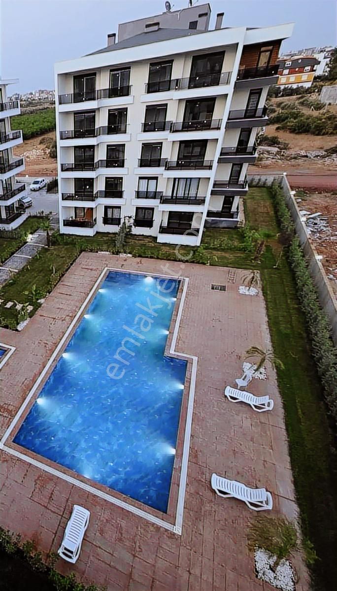 Havuz Manzaralı 1+1 / Ara Kat Daire - Görsel 8