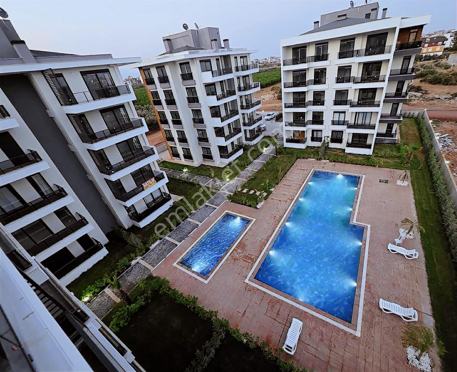 Havuz Manzaralı 1+1 / Ara Kat Daire - Görsel 12