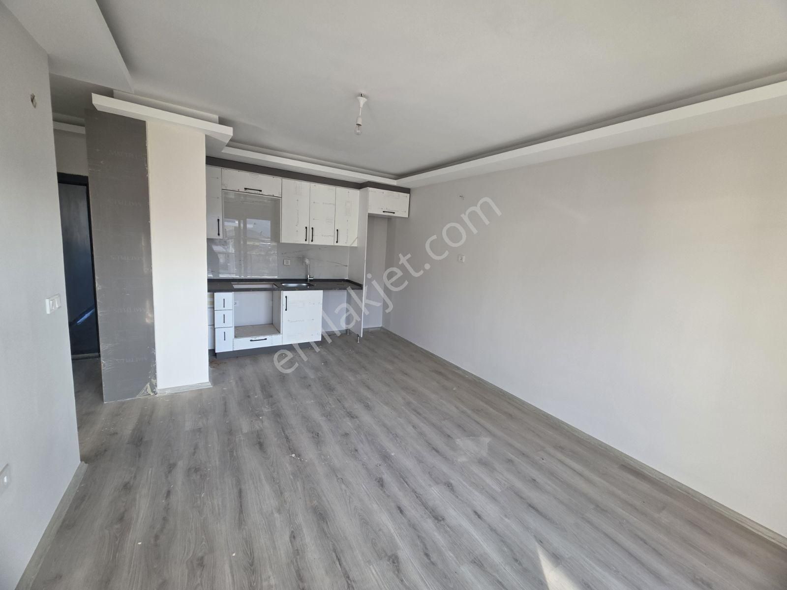 Havuz Manzaralı 1+1 / Ara Kat Daire - Görsel 4