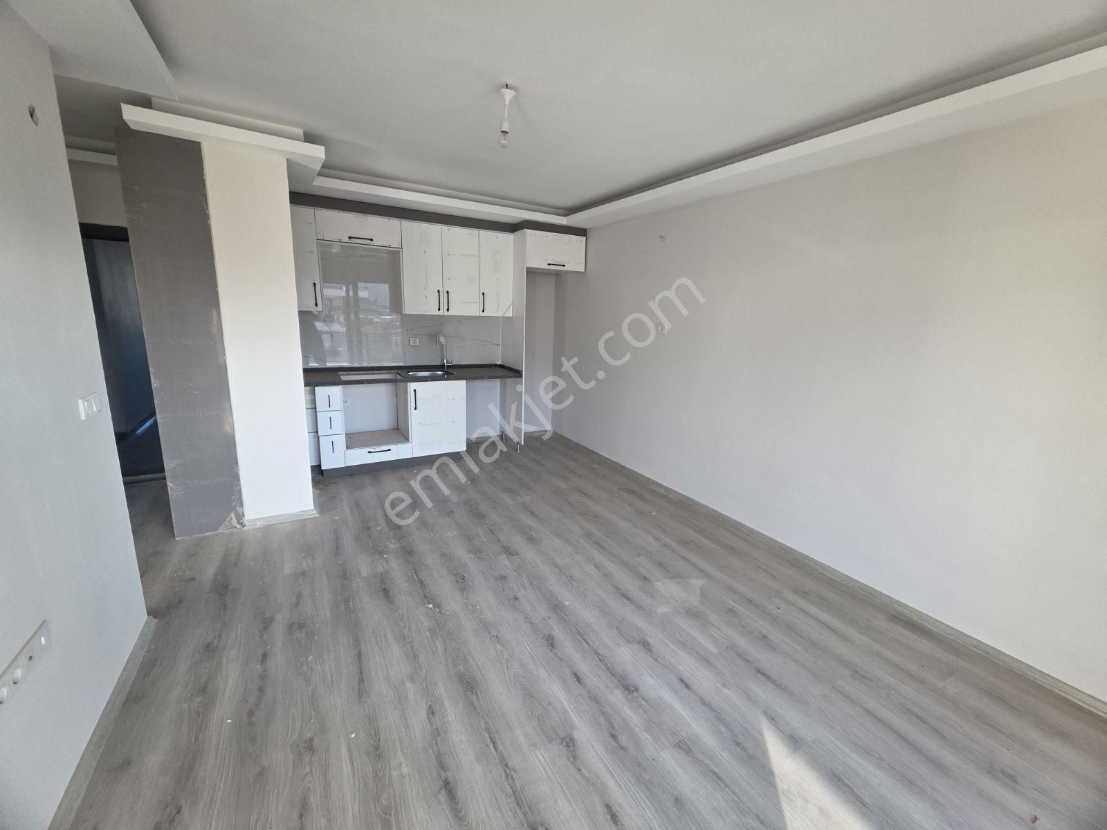 Havuz Manzaralı 1+1 / Ara Kat Daire - Görsel 3