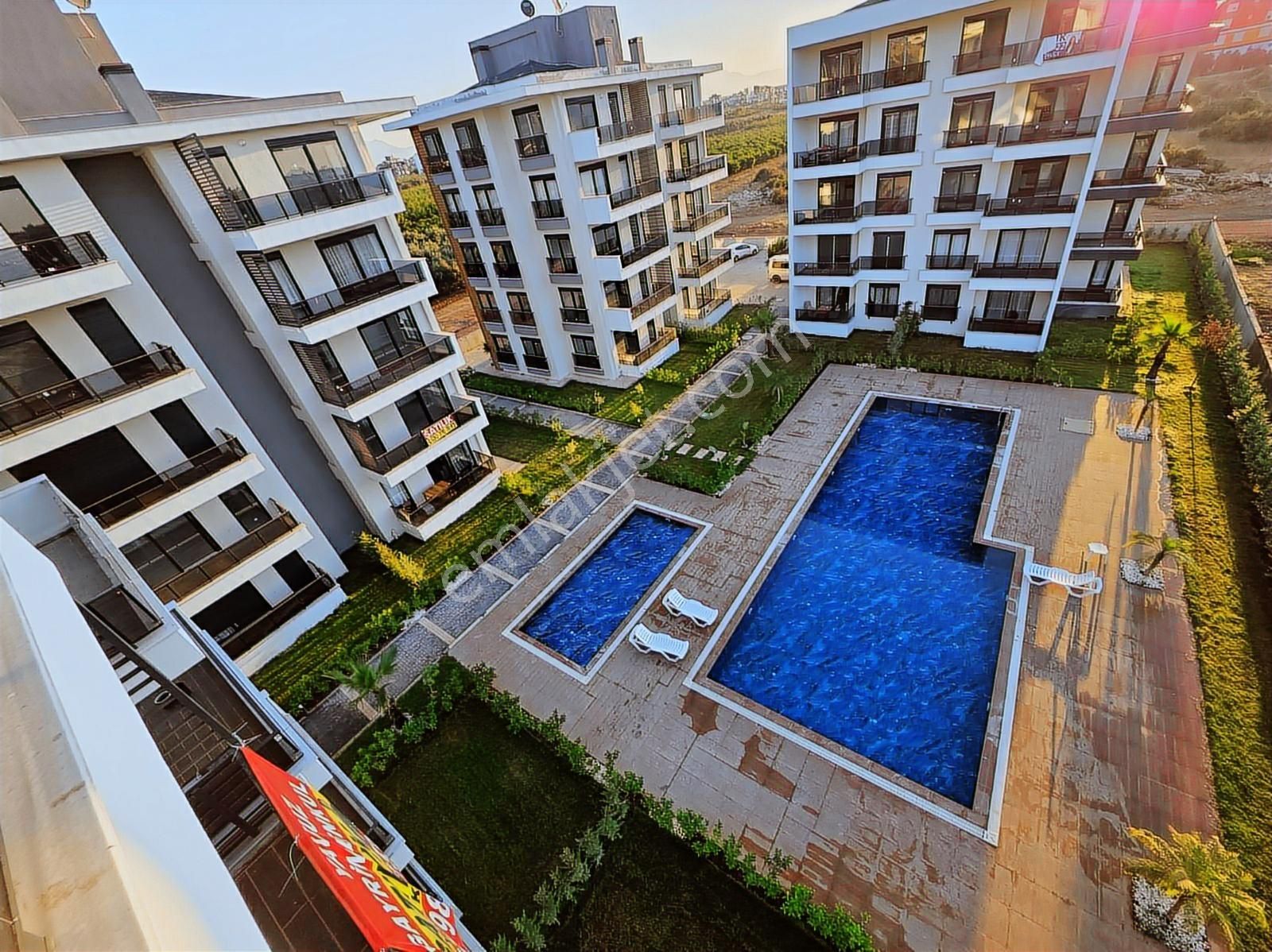 Havuz Manzaralı 1+1 / Ara Kat Daire - Görsel 11