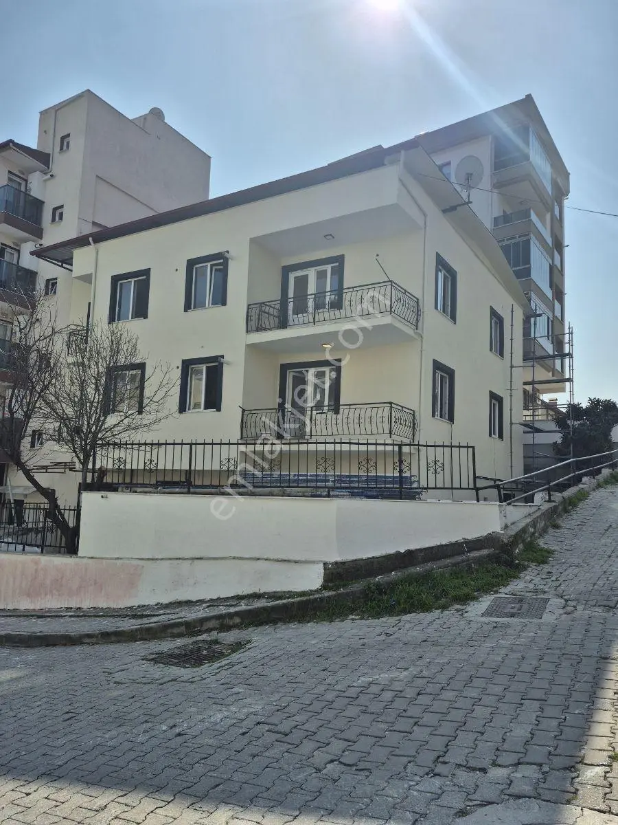 Söke Çeltikçi Cumhuriyet Yakını Komple Yapılı Bakımlı Daire