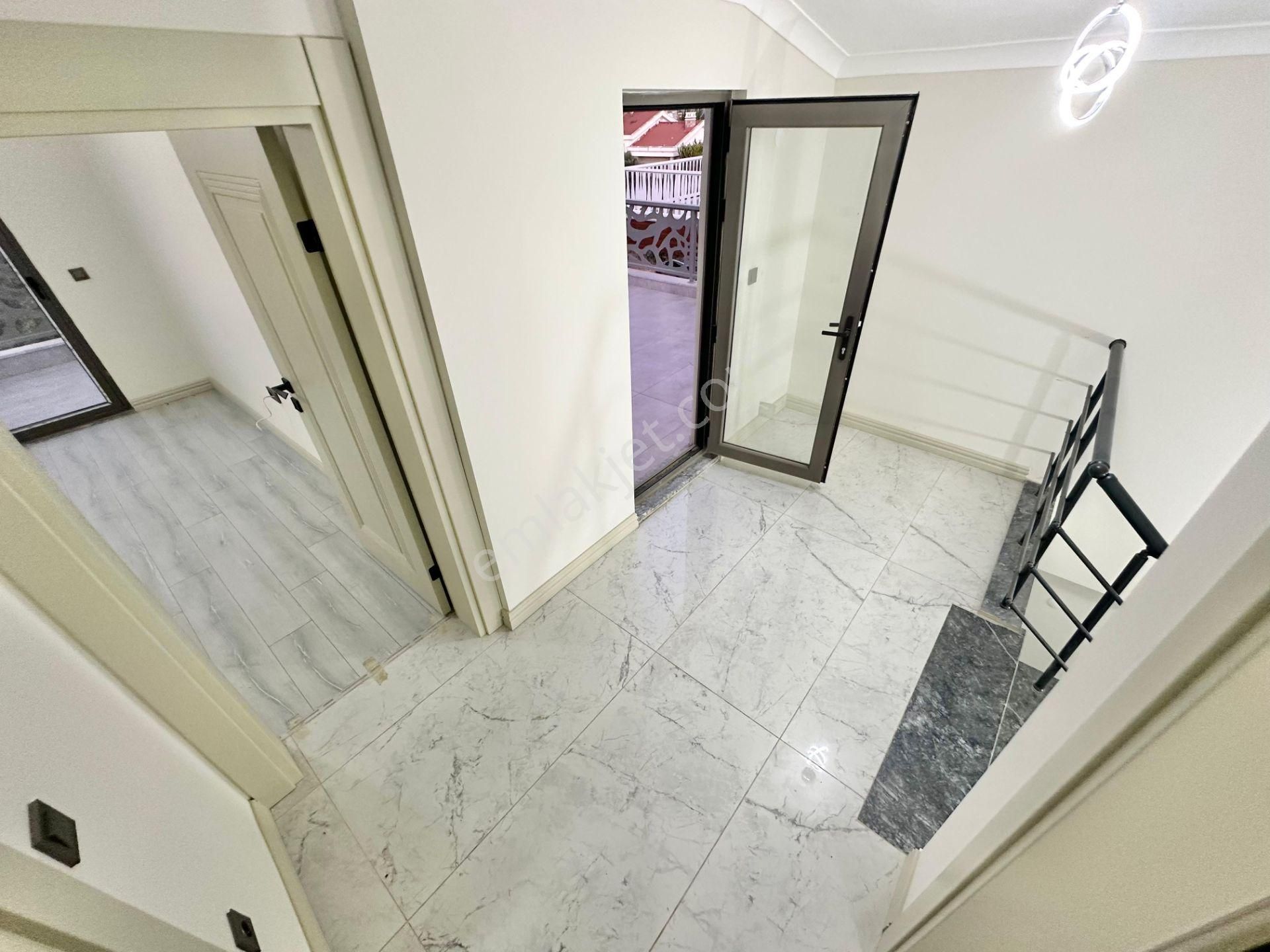 ✨akçay Ay Emlaktan✨narlı'da Yolun Altında Deniz Ve Dağ Çift Mutfak Manzaralı Teraslı 5+1 Lüks Villa - Görsel 16