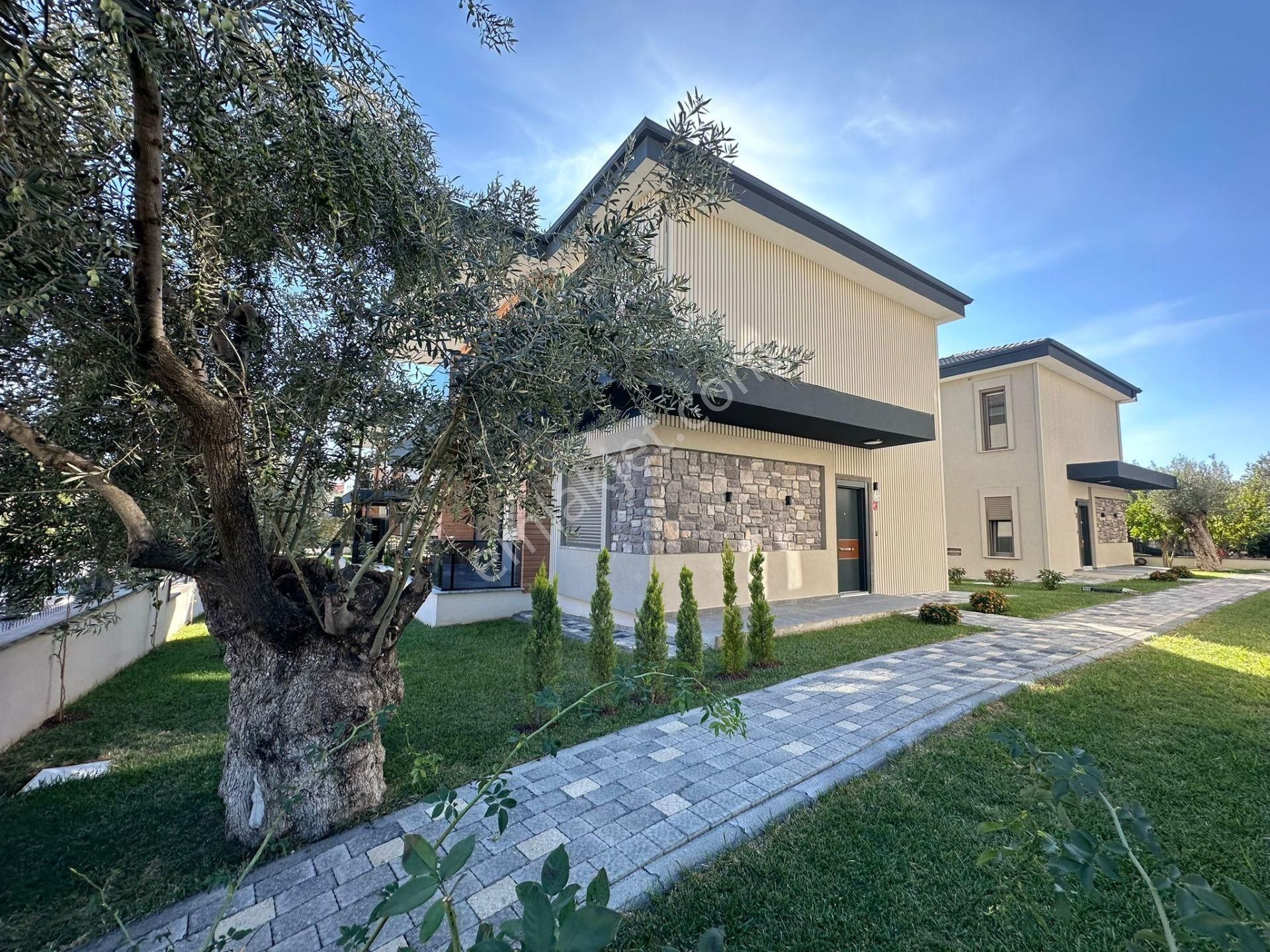 ✨akçay Ay Emlaktan✨gürede Denize 300 M Yeşillikler İçerisinde Huzur Bulacağınız Satılık 4+1müstakil