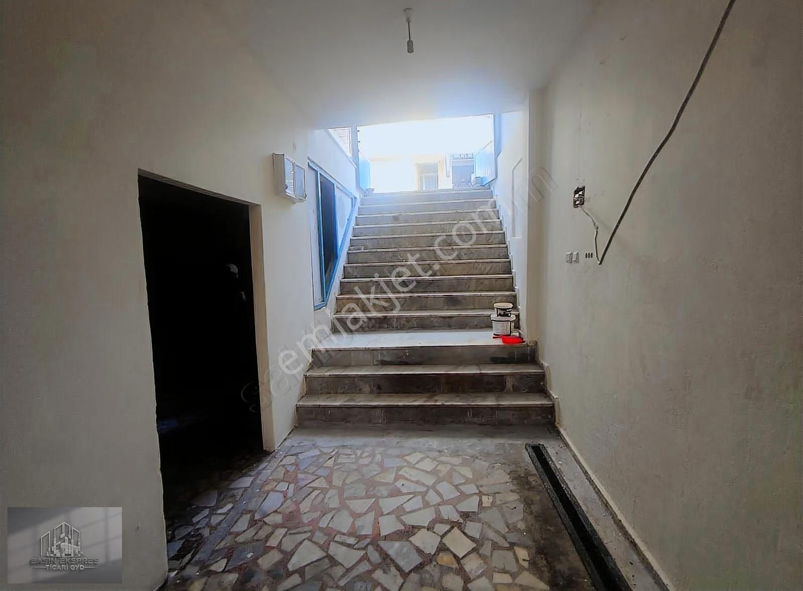 Sulyapıdan Kirazlıda 140 M2 İmalata Depoya Kiralıkbodrum Dükkan - Görsel 4