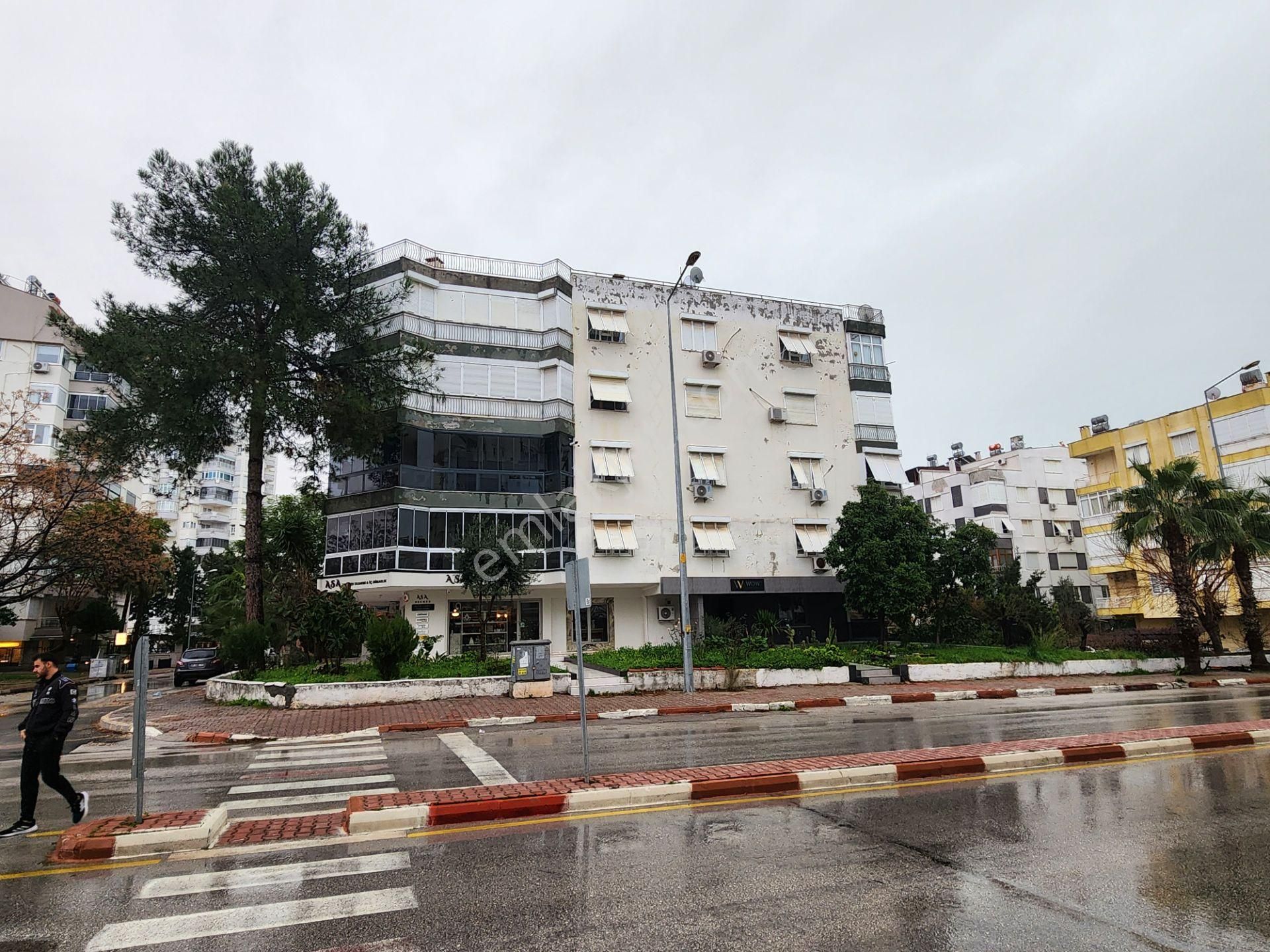 Şirinyalı'da 3. Katta Satılık 3+1 Gkb Cepheli 170 M2 Daire