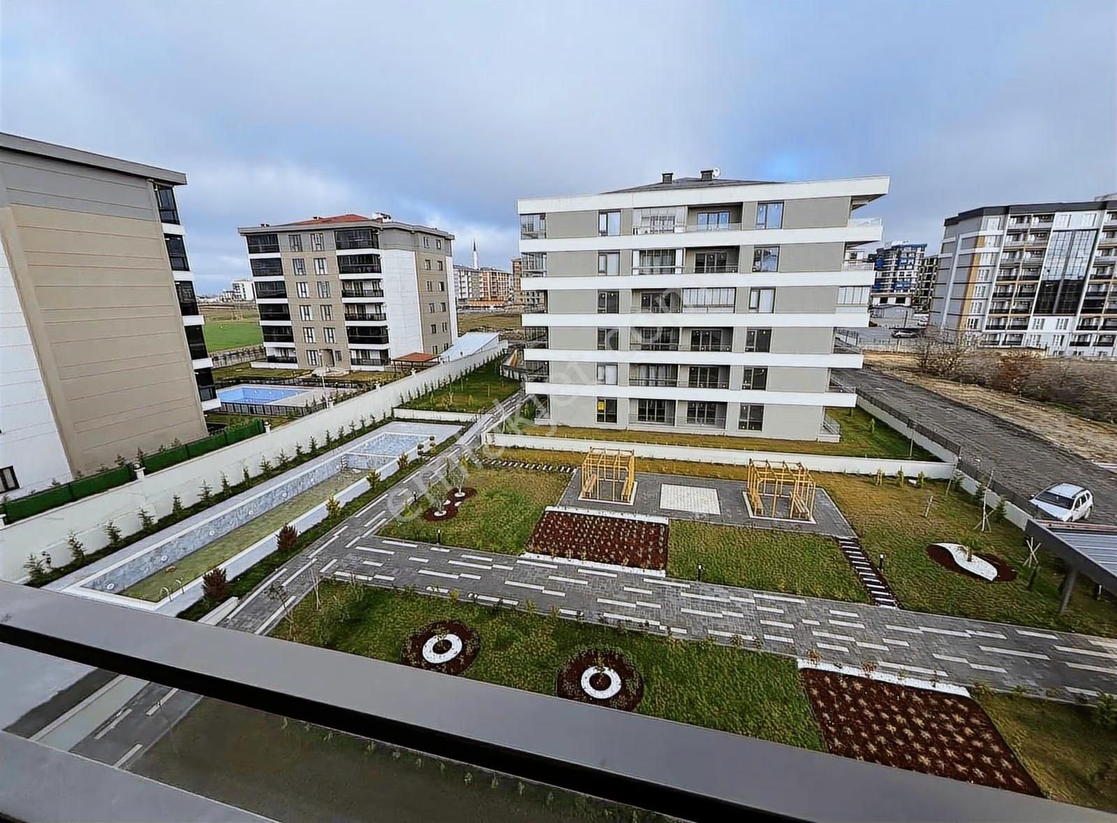 Yıldız Gayrimenkulden Tepede Prestijli Site İçinde 3+1 Giriş - Görsel 17