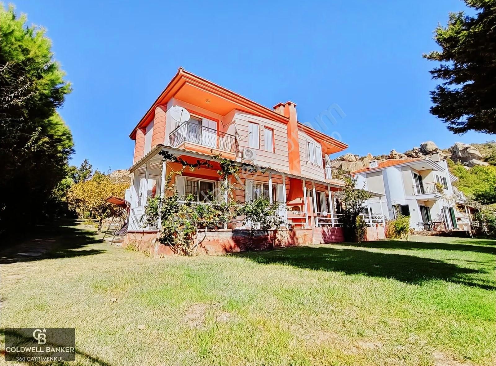 Eskifoça Site İçi Full Eşyalı Ferah 4 Mevsimlik Kiralık Villa