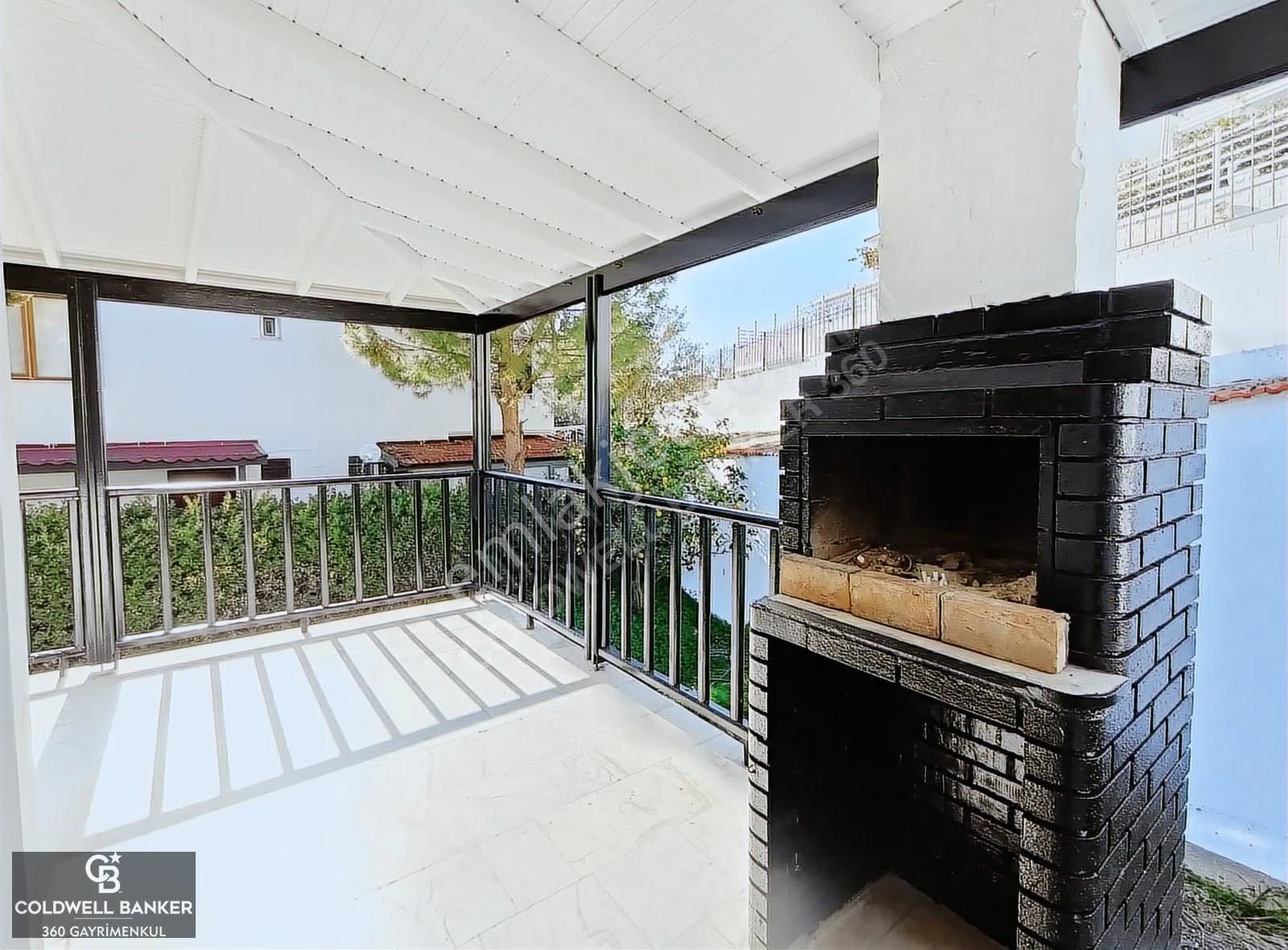 Eskifoça Da Havuzlu Sitede Tadilatlı Full Eşyalı Kiralık Villa - Görsel 21