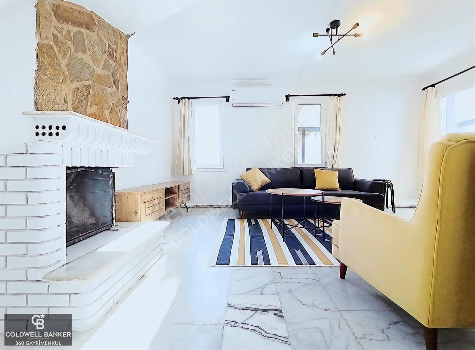 Eskifoça Da Havuzlu Sitede Tadilatlı Full Eşyalı Kiralık Villa