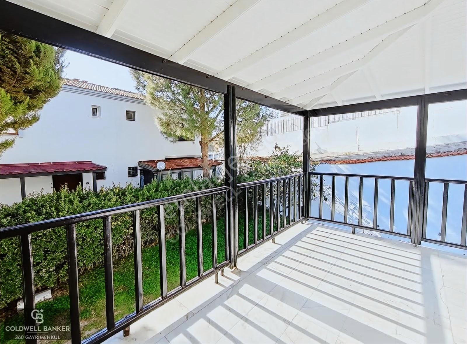 Eskifoça Da Havuzlu Sitede Tadilatlı Full Eşyalı Kiralık Villa - Görsel 13