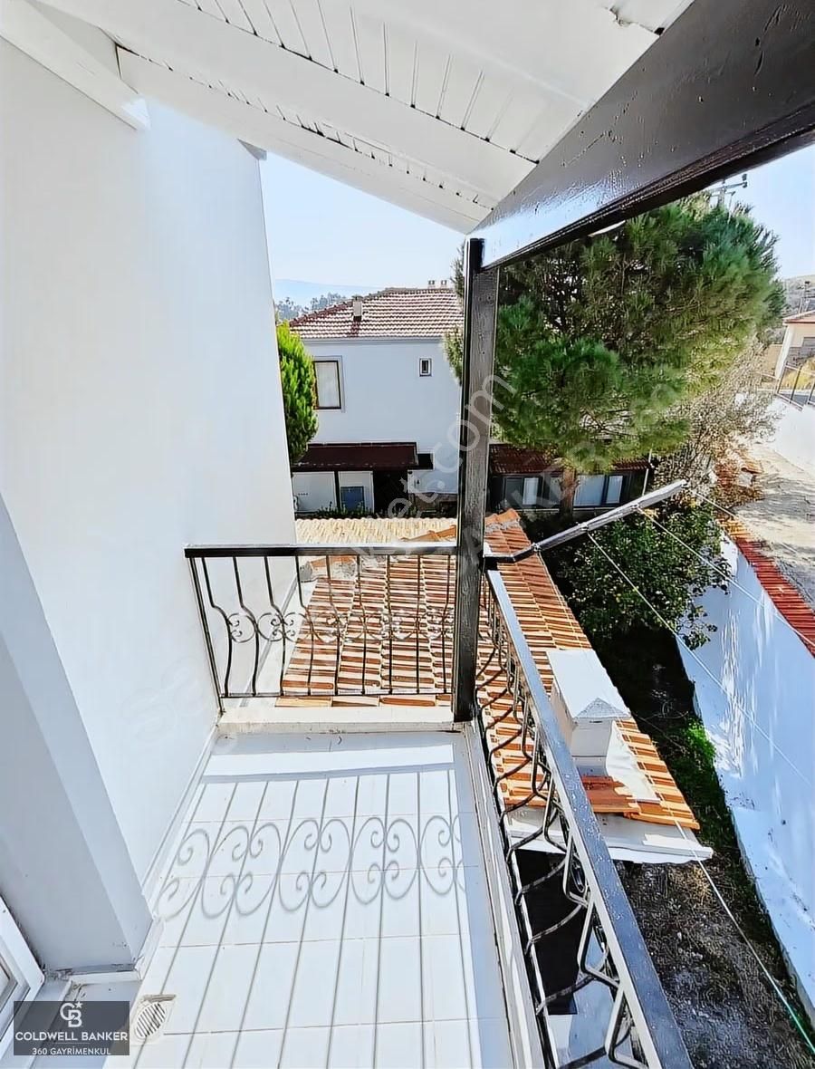 Eskifoça Da Havuzlu Sitede Tadilatlı Full Eşyalı Kiralık Villa - Görsel 3