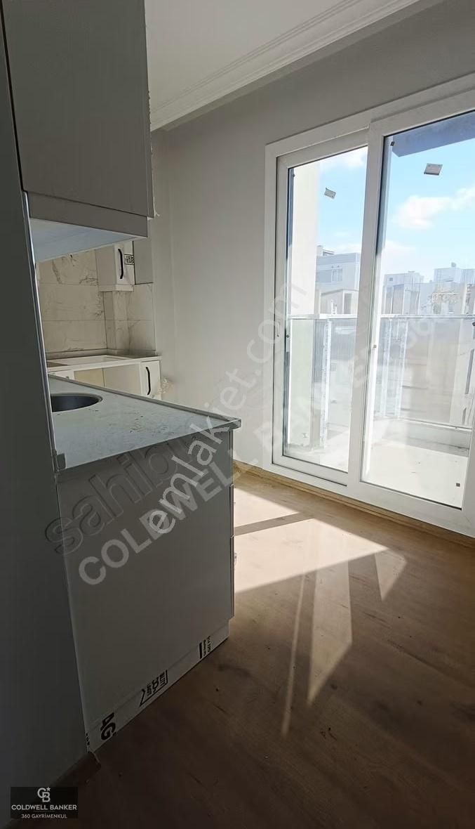 Bayraklı Çiçek Mahallesinde Deniz Manzaralı 2+1 Kapalı Mutfak - Görsel 9