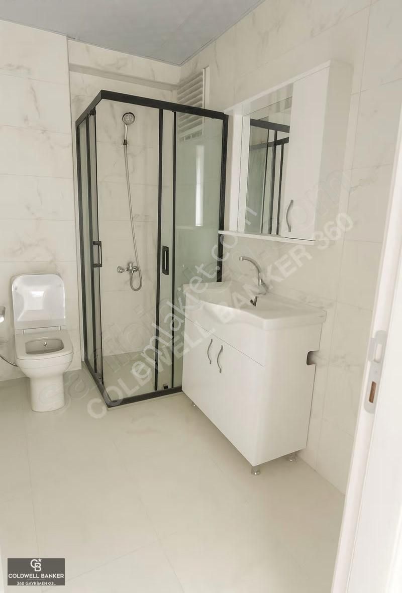 Bayraklı Çiçek Mahallesinde Deniz Manzaralı 2+1 Kapalı Mutfak - Görsel 6