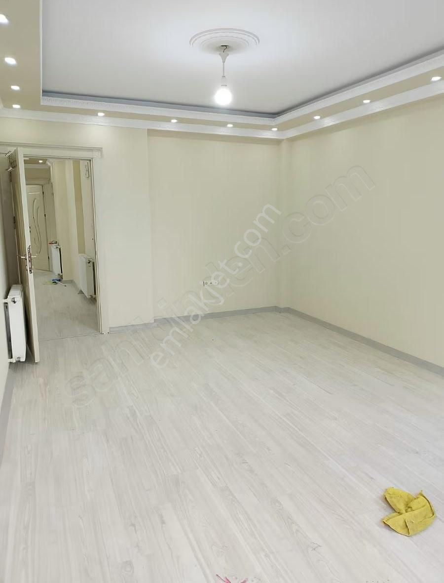 Yeni Binada Düz Giriş Bahçeli Manzaralı - Görsel 4