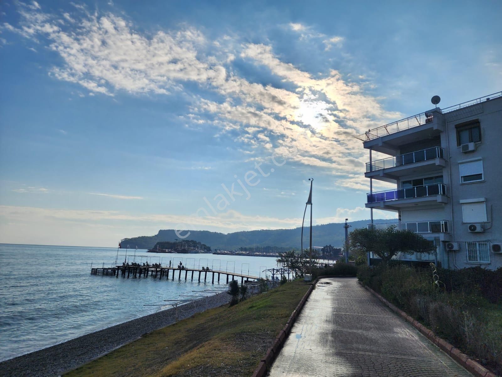 Kemer'de Denize Sıfır Sitede 2+1 Şık Eşyalı Kiralık Bahçe Katı Daire - Görsel 30