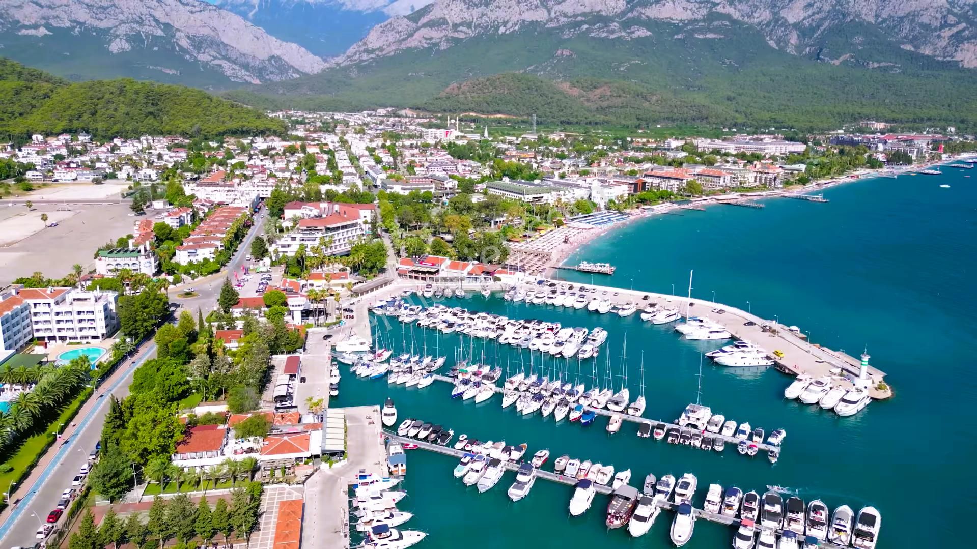 Kemer'de Denize Sıfır Sitede 2+1 Şık Eşyalı Kiralık Bahçe Katı Daire - Görsel 4