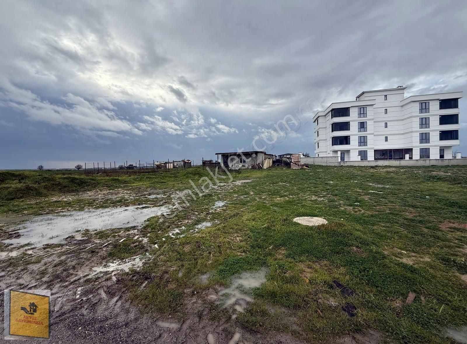 Okullar Bolgesınde 450mt2 4 Kat Imarlı Cadde Cephe Satılık Arsa