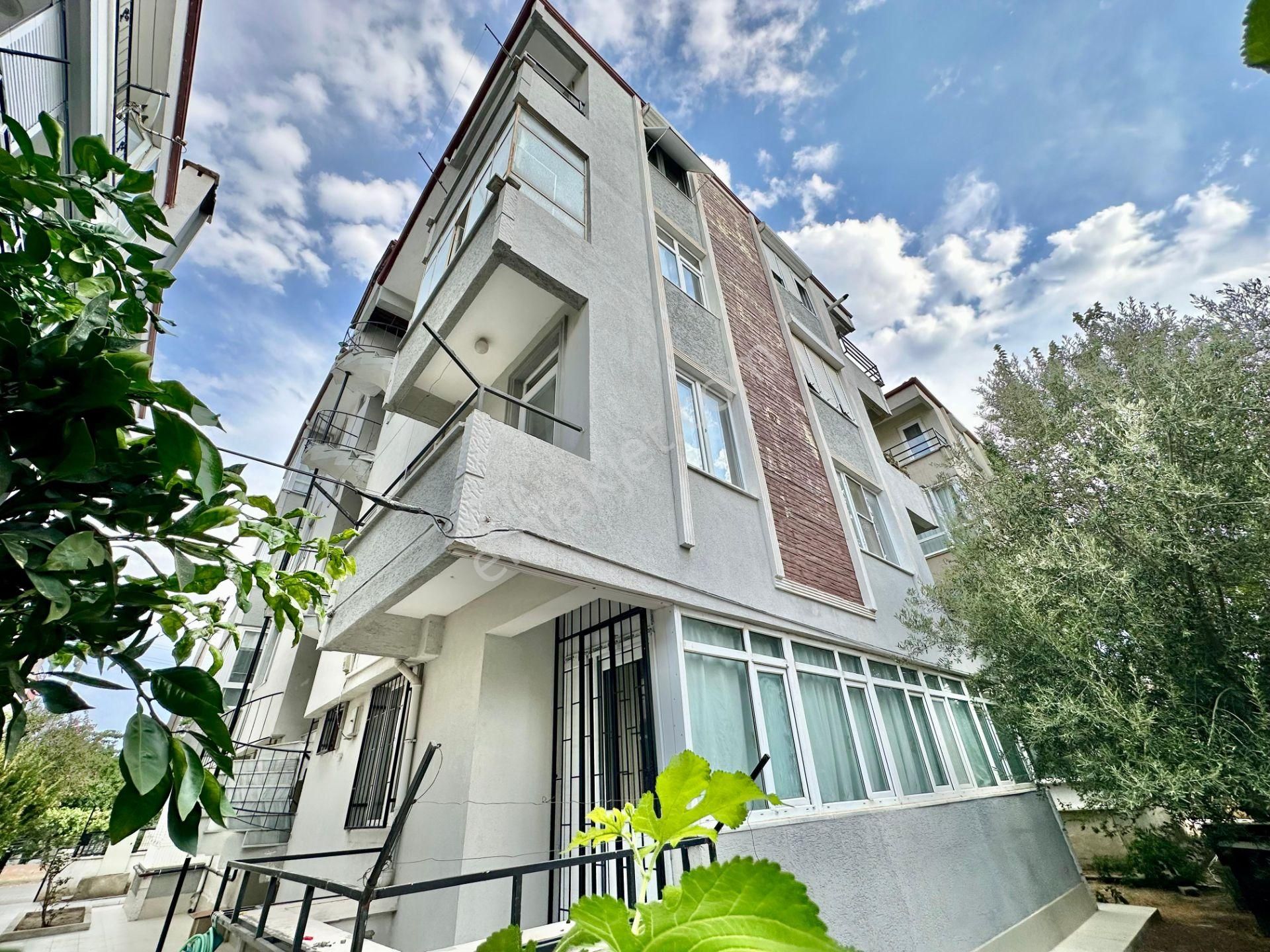 ꧁akçay Ay Emlak'tan꧂altınkum'da Kombili Ayrı Mutfak Ön Cephe Masrafsız 2+1 Satılık Daire