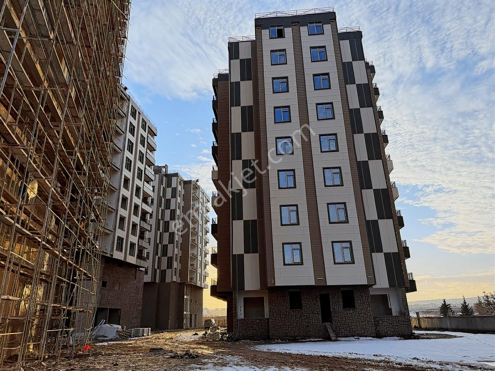 İlkevim'den Mehmetçik Mahallesinde Satılık 4+0 Daire