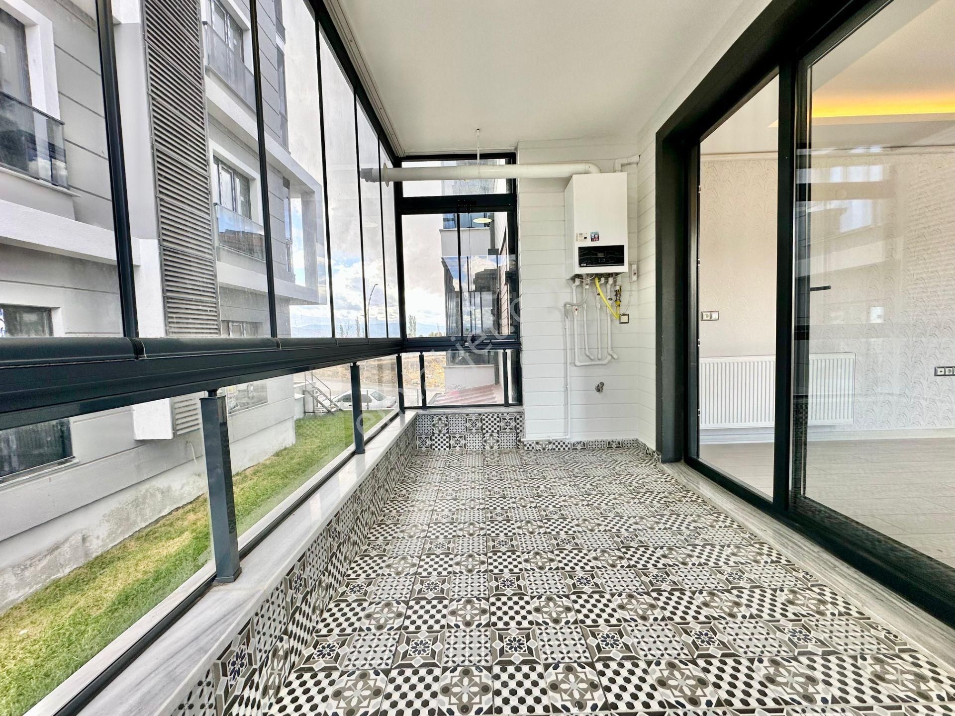 ꧁ay Emlaktan꧂akçay'da Muhteşem Konumlu Kombili Kapalı Balkon Satılık 1+1 Lüx Daire - Görsel 3