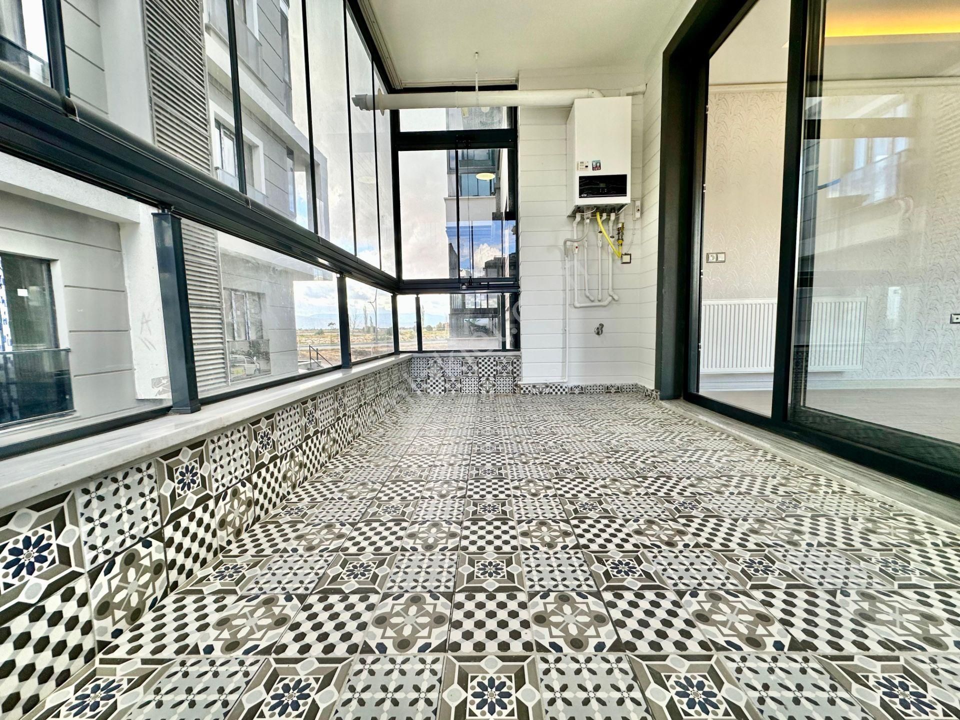 ꧁ay Emlaktan꧂akçay'da Muhteşem Konumlu Kombili Kapalı Balkon Satılık 1+1 Lüx Daire - Görsel 2