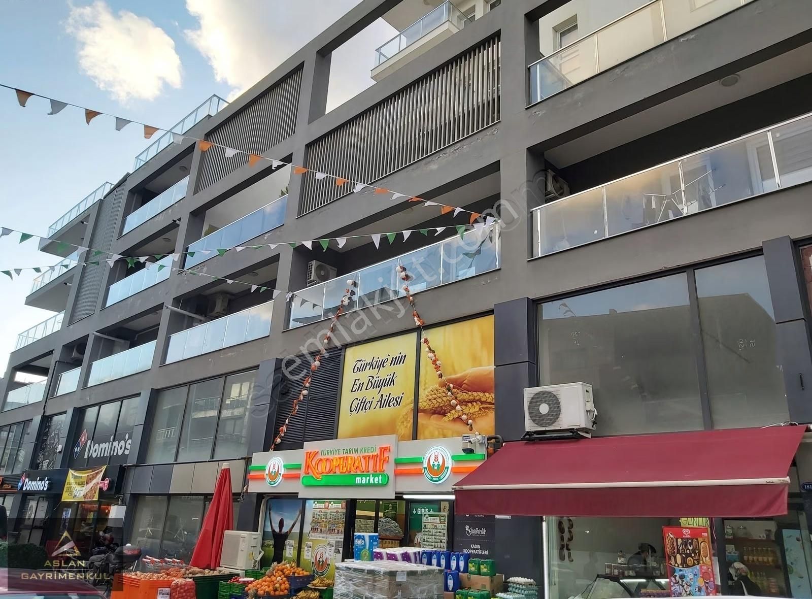 Bayraklı Genç Plaza'da 2+1 Ön Cephe Satılık Daire