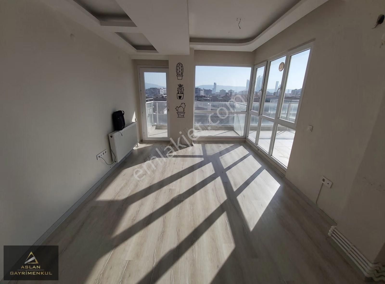 Bayraklı Genç Plaza'da 2+1 Ön Cephe Satılık Daire - Görsel 8