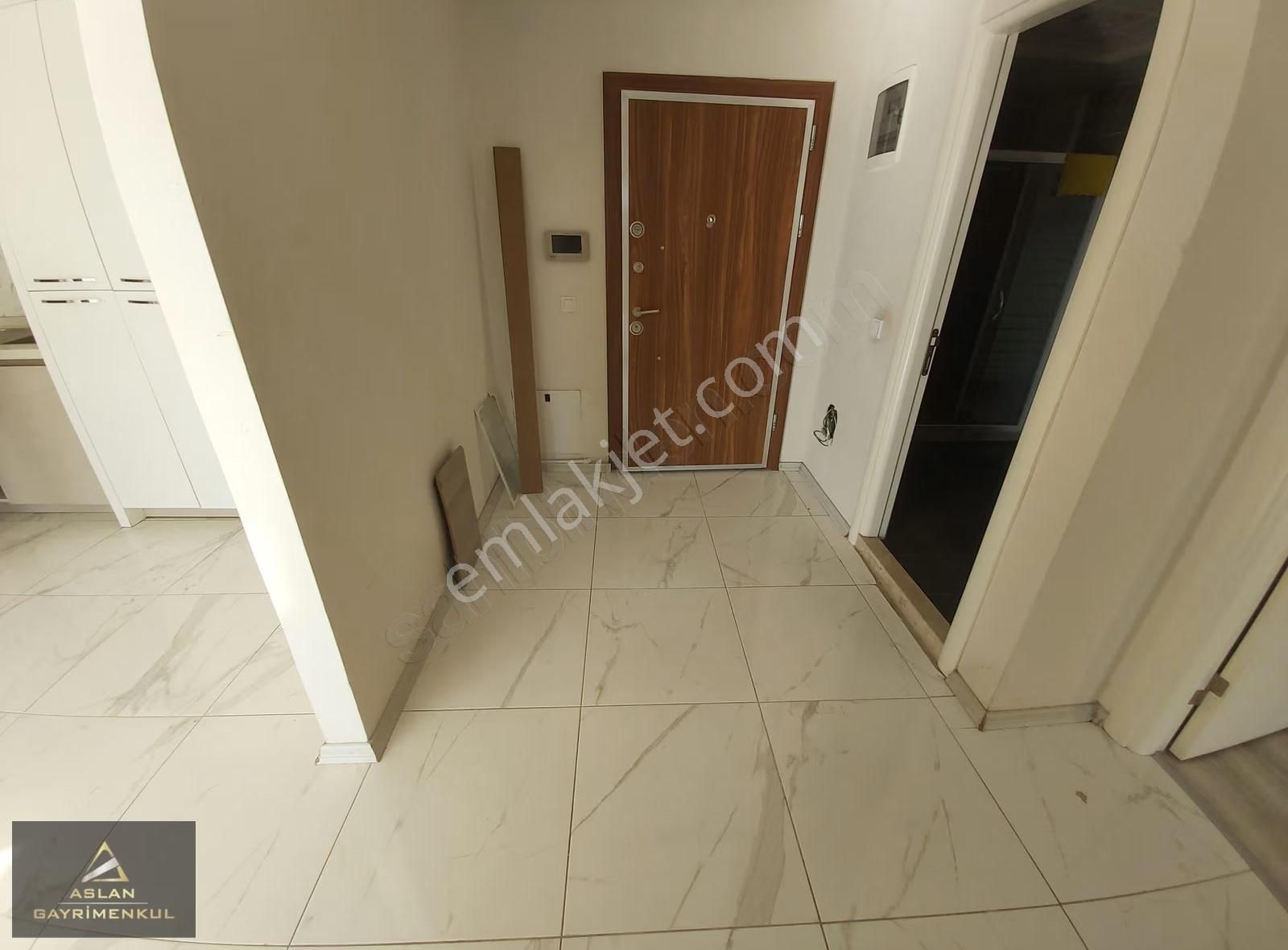 Bayraklı Genç Plaza'da 2+1 Ön Cephe Satılık Daire - Görsel 15