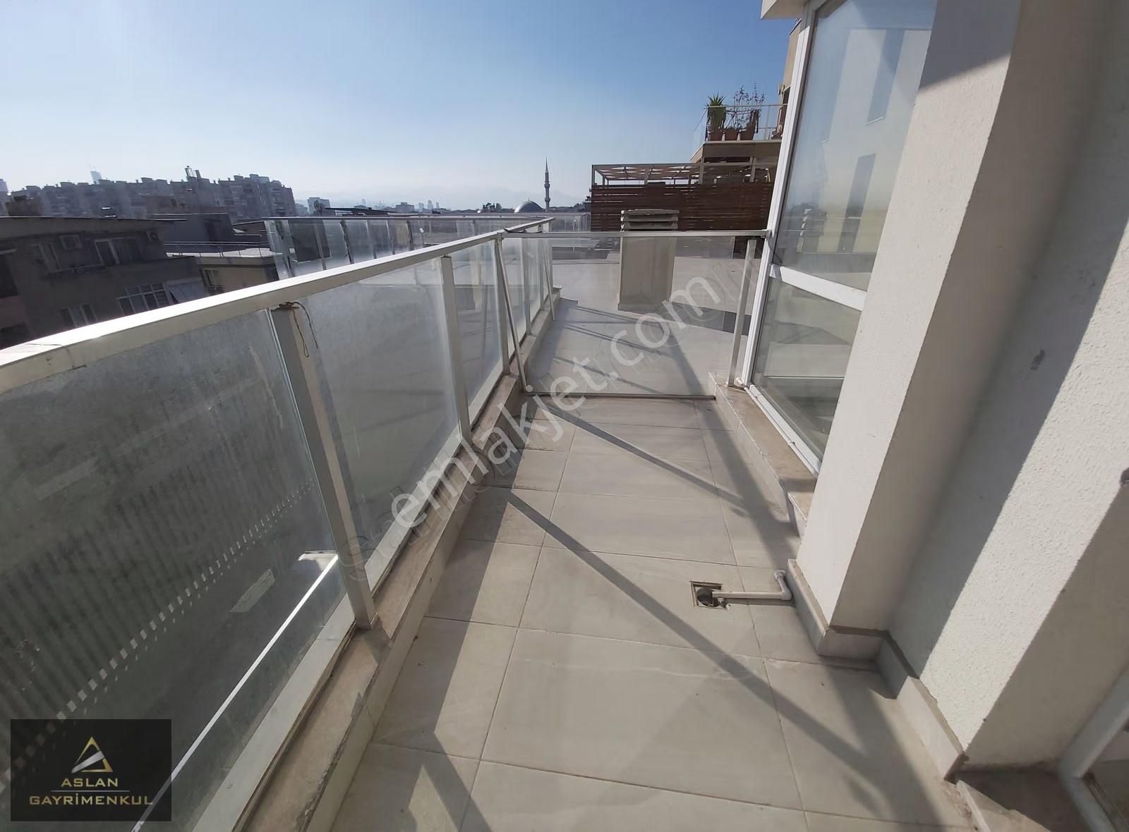 Bayraklı Genç Plaza'da 2+1 Ön Cephe Satılık Daire - Görsel 3