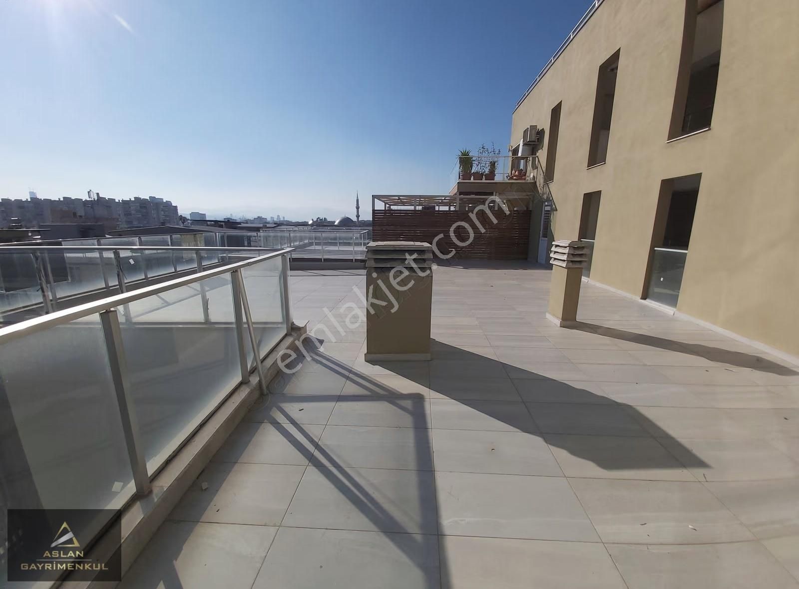 Bayraklı Genç Plaza'da 2+1 Ön Cephe Satılık Daire - Görsel 2