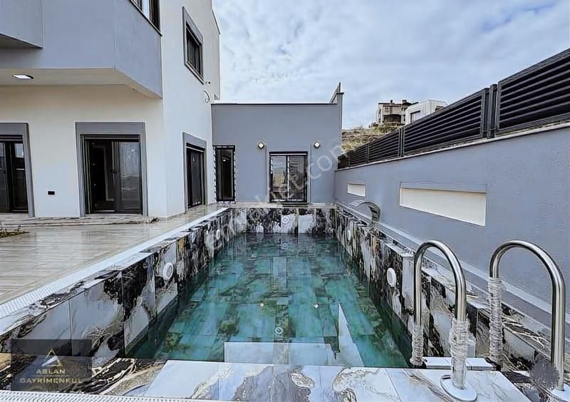 Aslan'dan Müstakil Havuzlu Akıllı Ev Sistemli Satılık 5+2 Villa