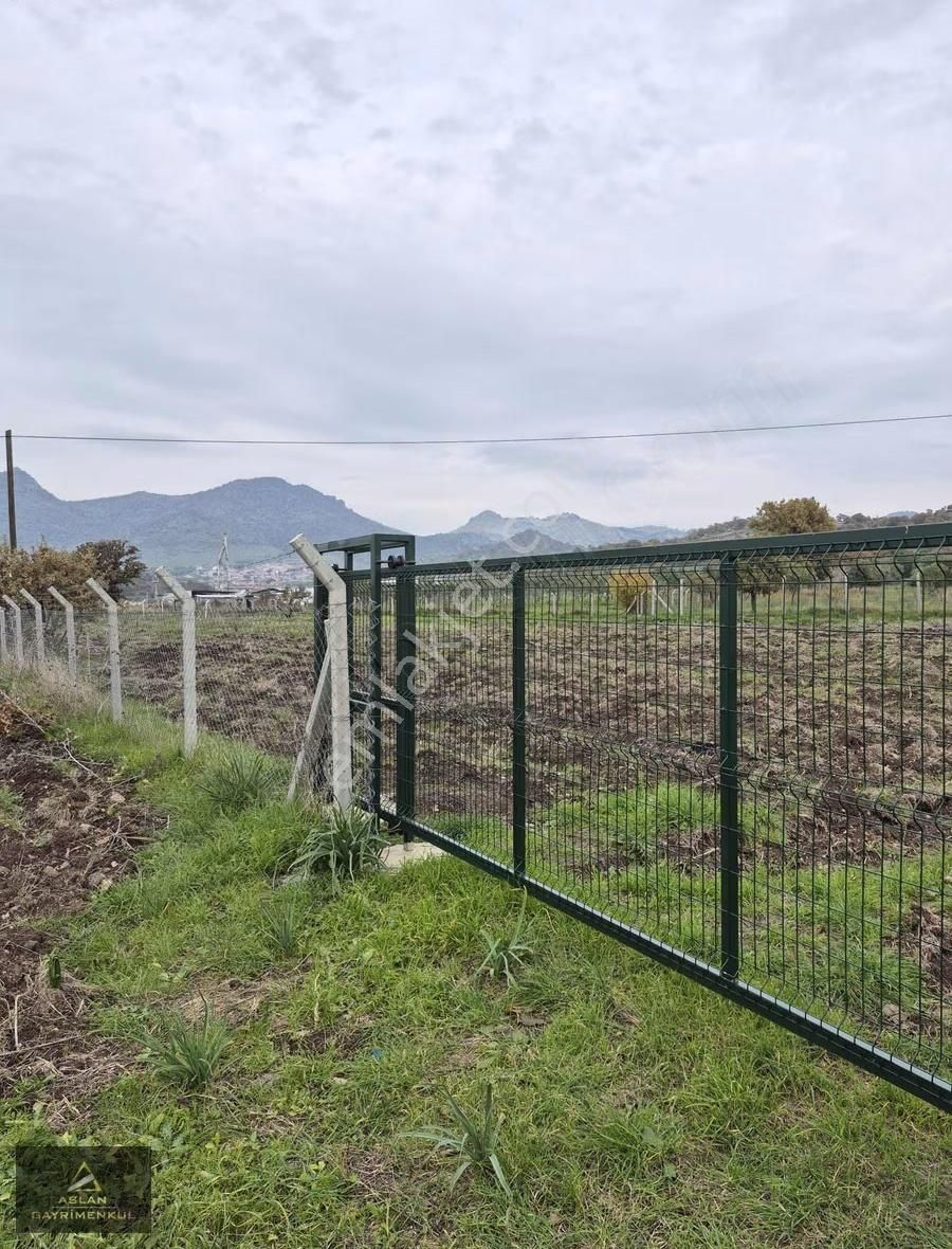 Aslandan Dikili Salihler Sahiline 4 Km Etrafı Çevrili Tarla