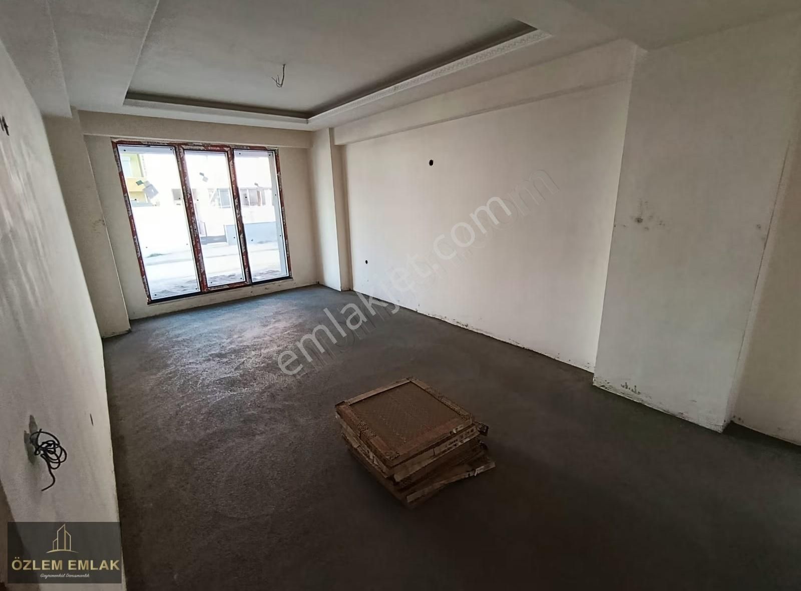 Özlem' Den 600 Evler Mahallesinde 3+1 Bahçeli Satılık Lüx Daire