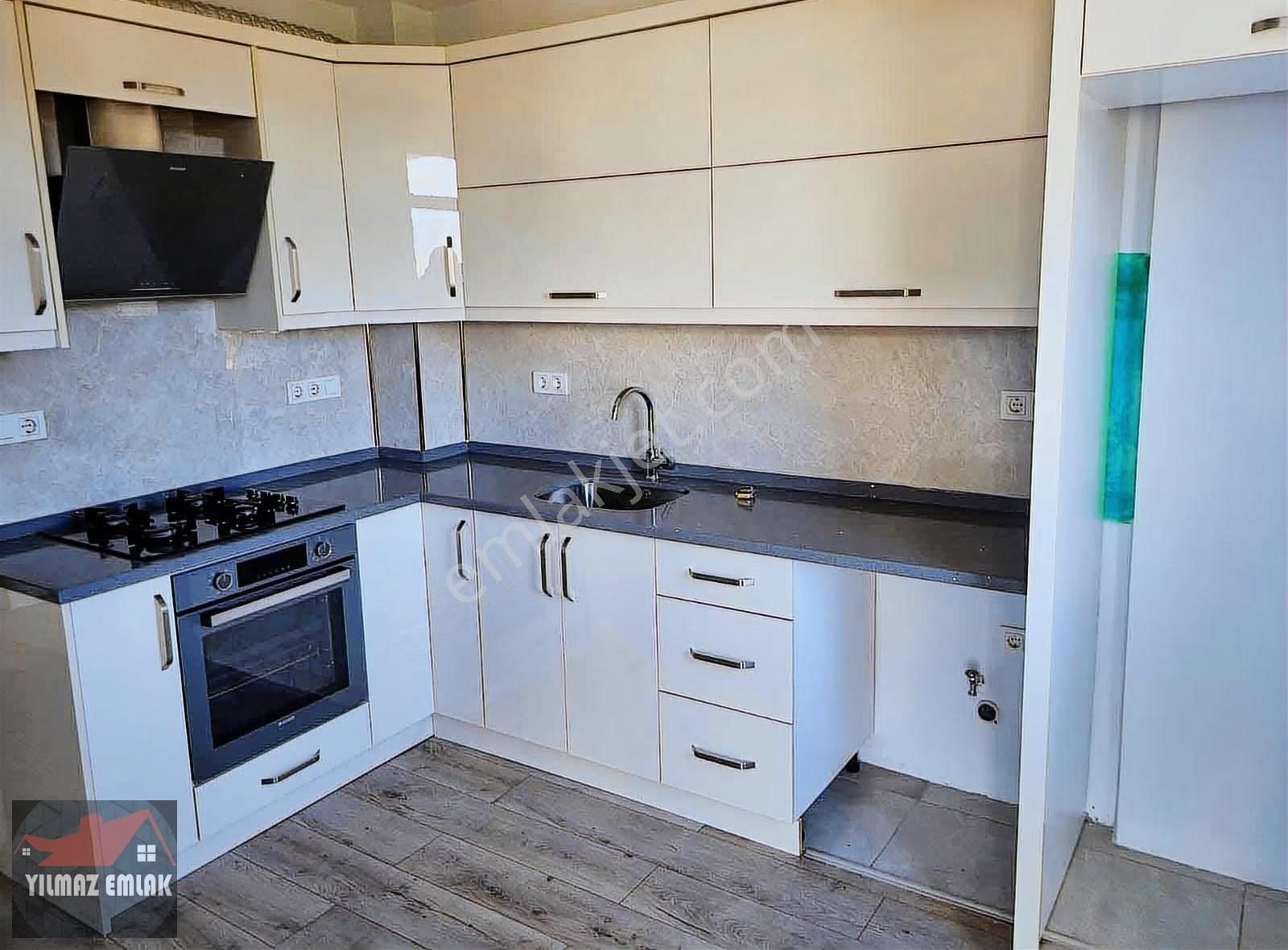 Fethiye Patlangıç Mh.de Eşyasız Kiralık Ara Kat 2+1 Daire.