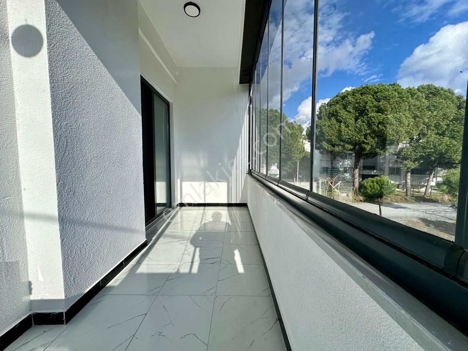 ꧁akçay Ay Emlak'tan꧂burhaniye Ören Bahçelievler'de Şık Tasarım Köşe Ön Cephe Satılık 1+1 Lüks Daire - Görsel 7