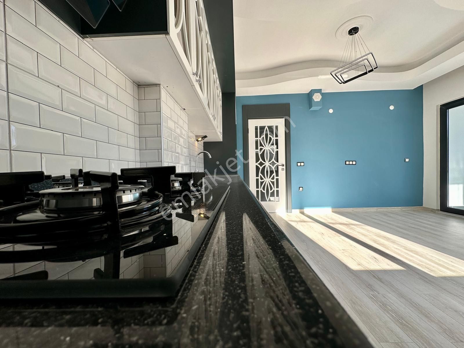 ꧁akçay Ay Emlak'tan꧂burhaniye Ören Bahçelievler'de Şık Tasarım Köşe Ön Cephe Satılık 1+1 Lüks Daire - Görsel 3