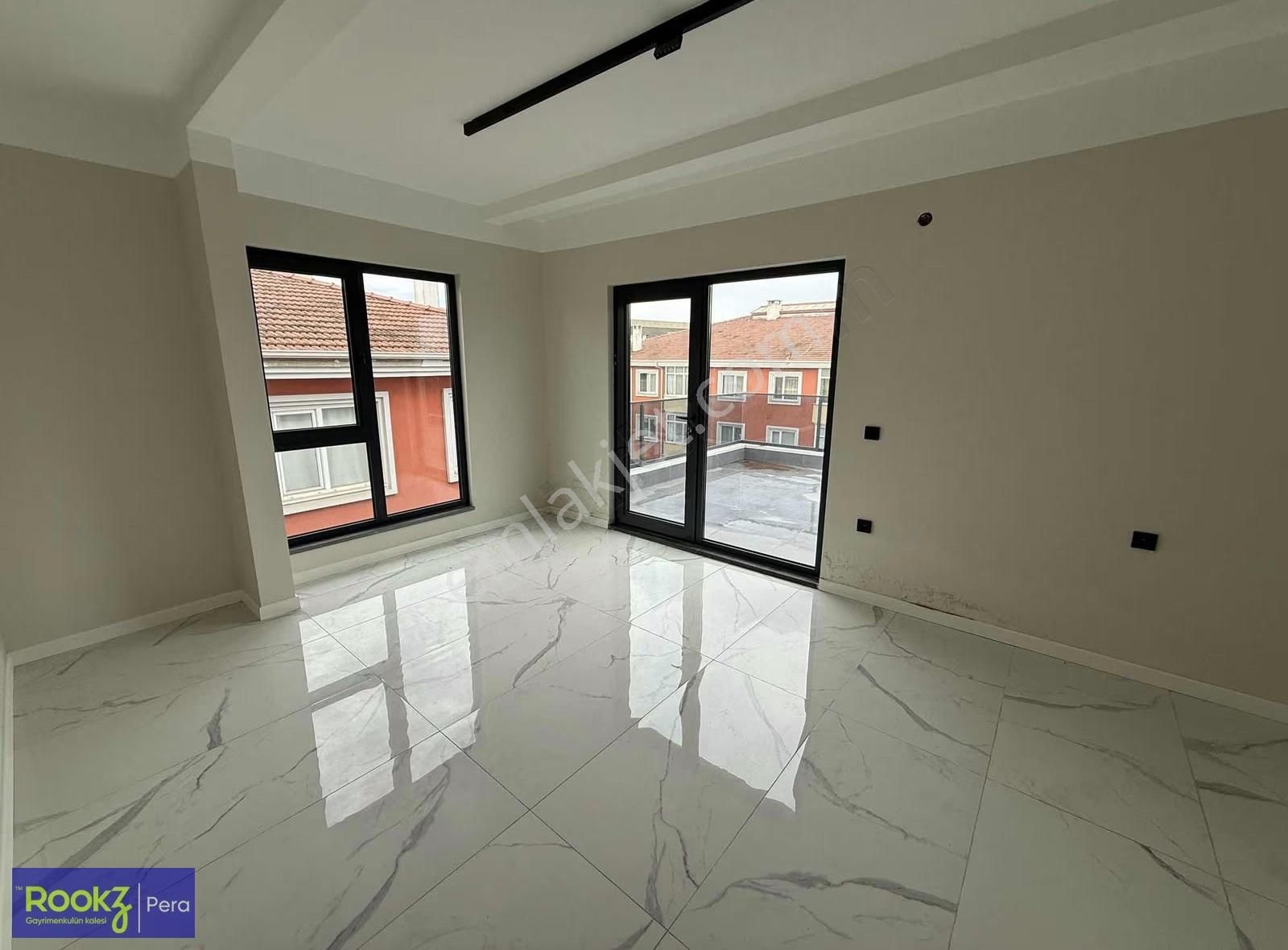 Serdivan Bahçelievlerde Prestijli Konumda, Teraslı 4+1 Villa - Görsel 27