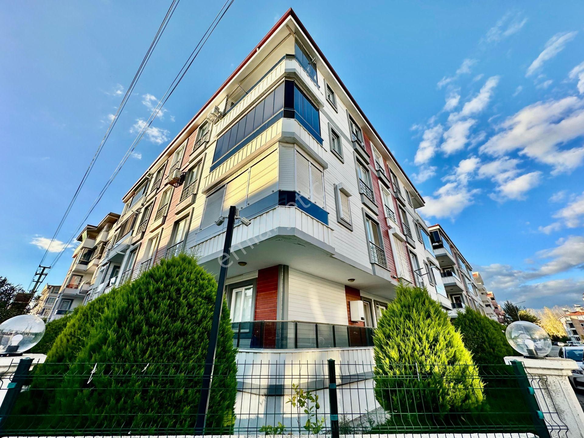 ꧁ay Emlaktan꧂akçay'da Kombili Ön Cephe Ebeveyn Banyolu Asansörlü Satılık 2+1 Lüks Daire