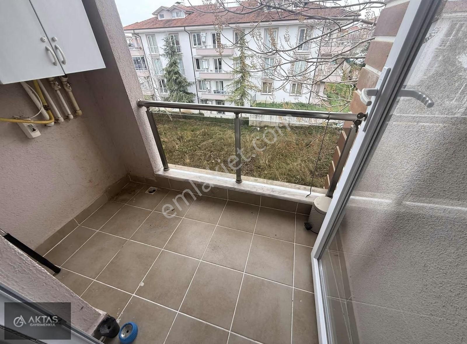 Serdivan Kemalpaşa Mahallesinde 2+1 3 Kat Kiralık Daire - Görsel 6