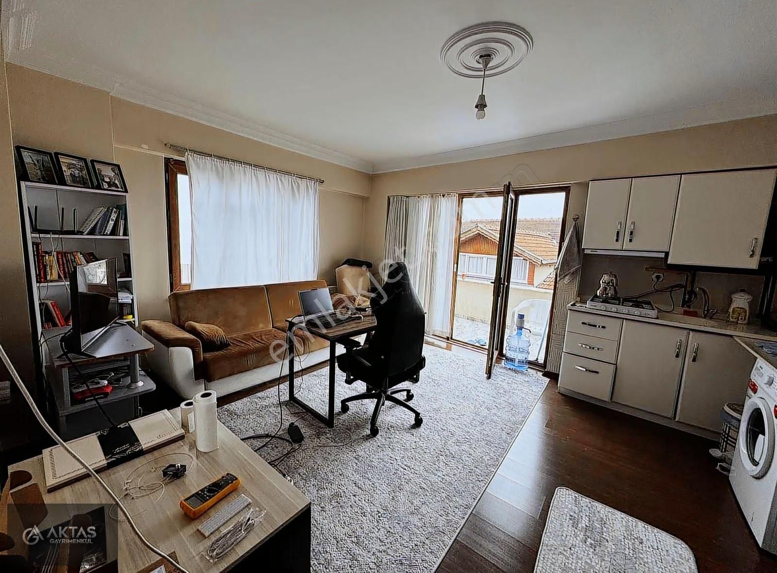 İstiklal Mahallesinde Eşyalı, Kiracılı Satılık Yatırımlık Daire - Görsel 2