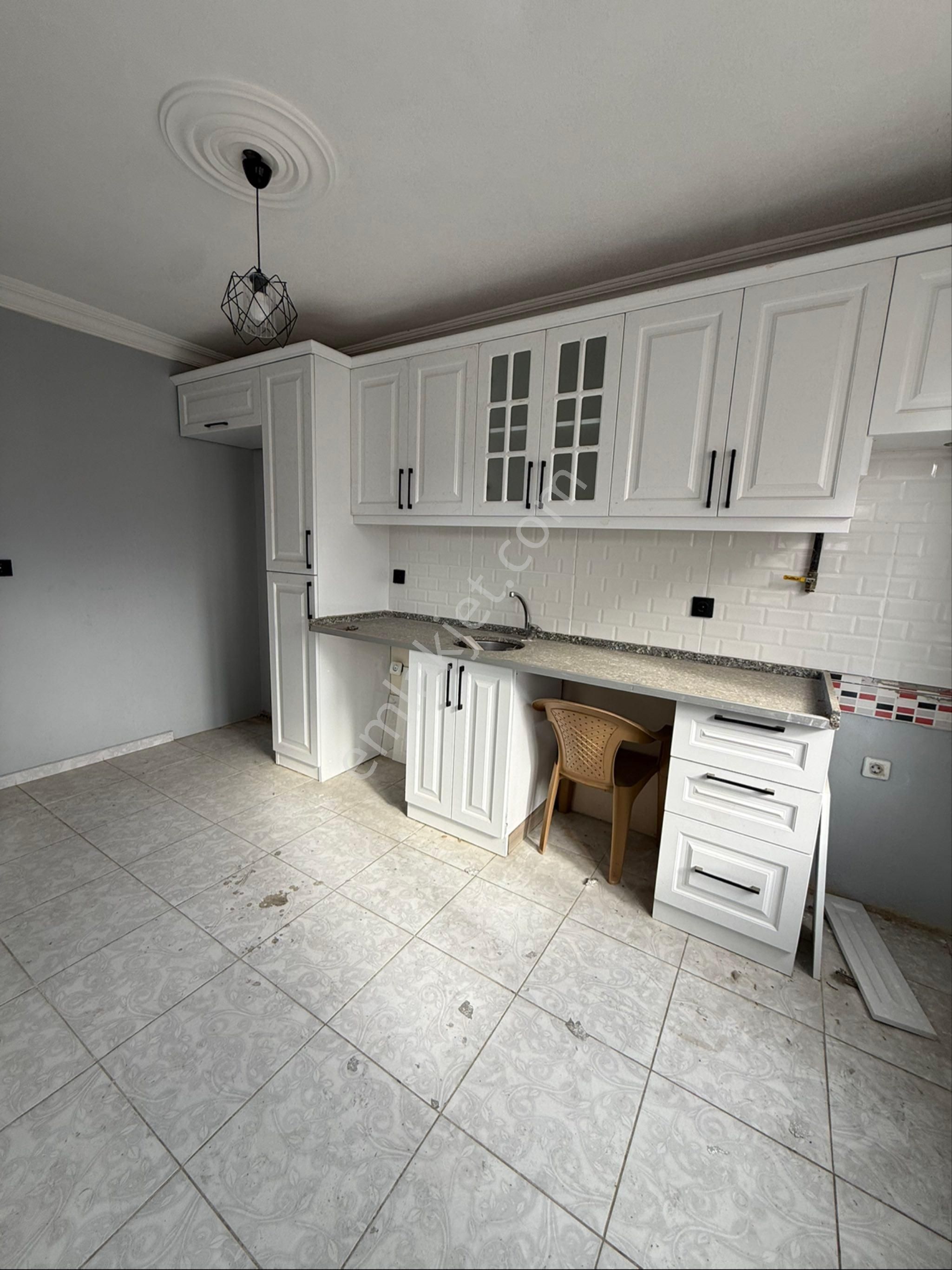 Kızılpınar Bahar Caddesinde 3+1 Ön Cephe Çok Uyguna 135 M2 Daire