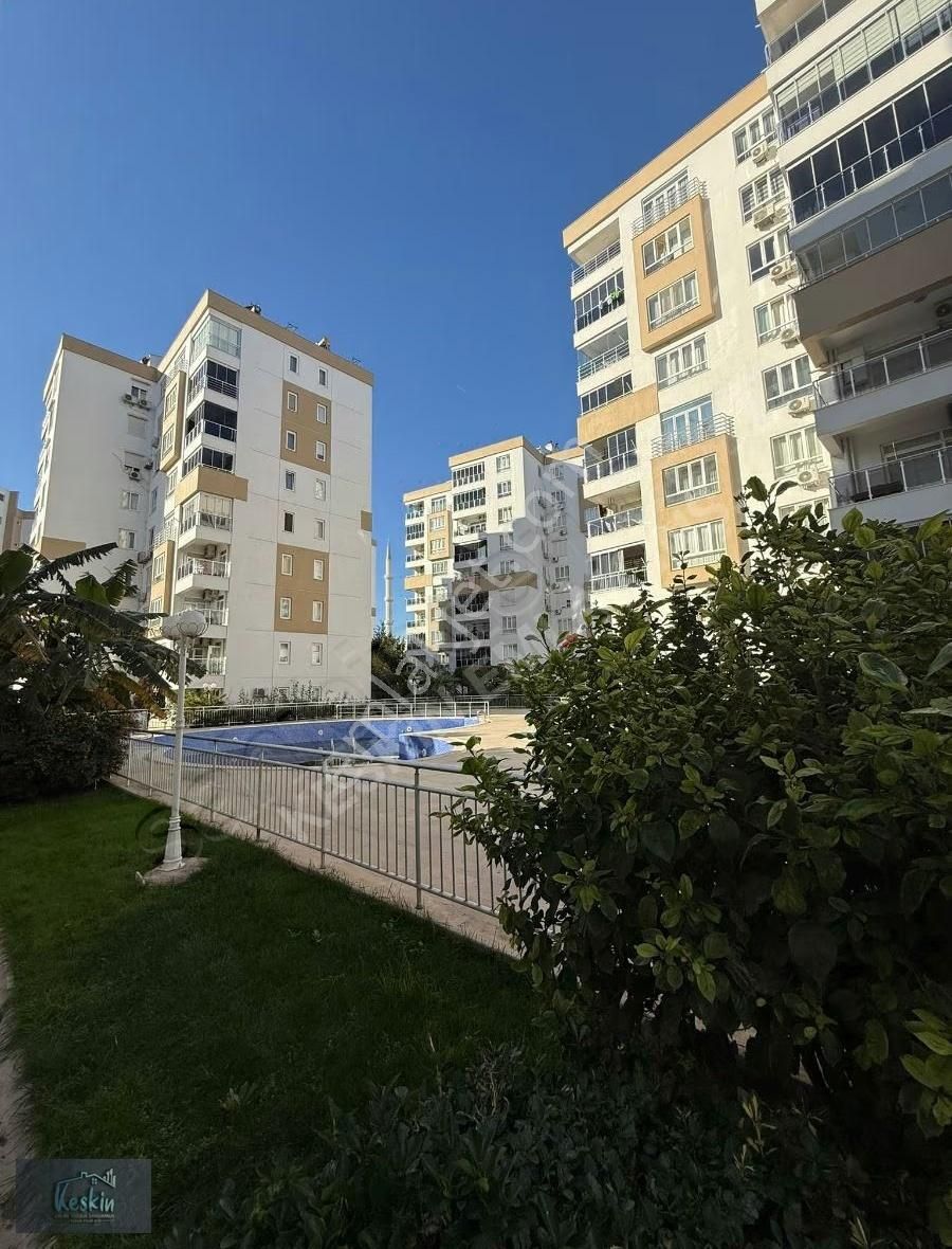 Kafeler Caddesinde Havuzlu Site İçi Doğalgazlı Cambalkonlu 3+1