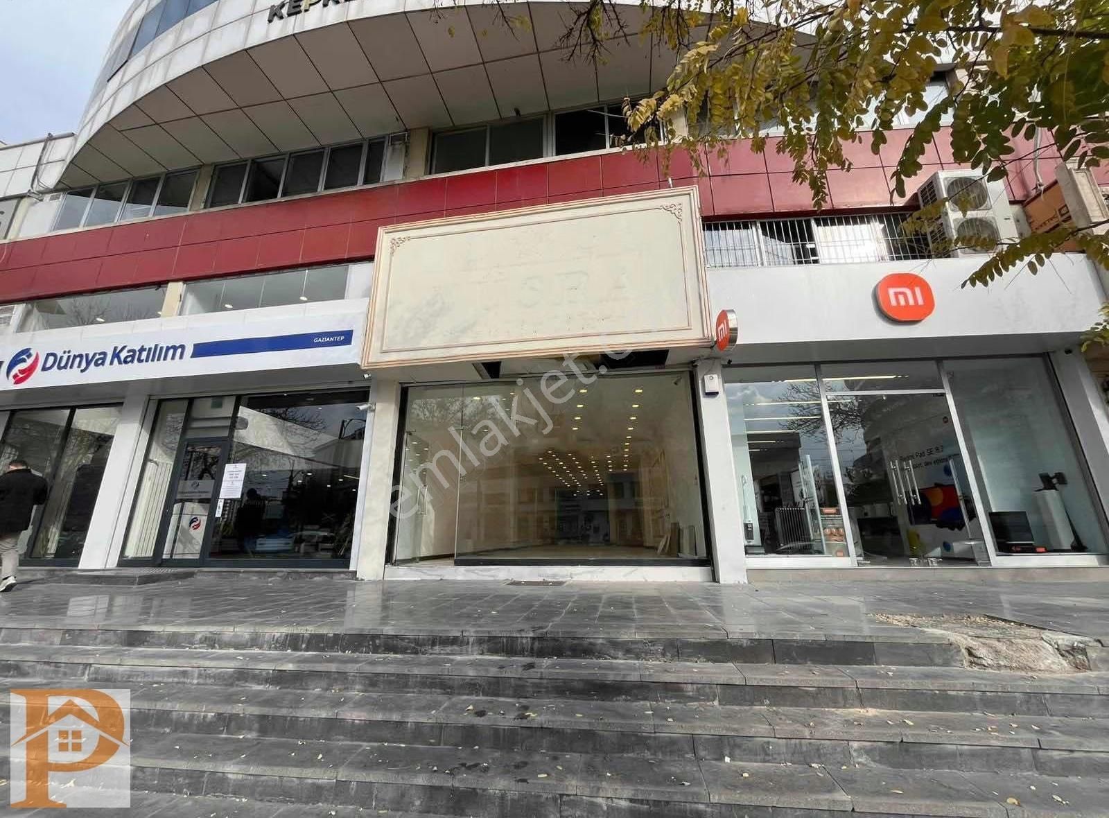 Pera'dan Gazimuhtar Kepkep Plaza Altında 400m2 Kiralık Dükkan