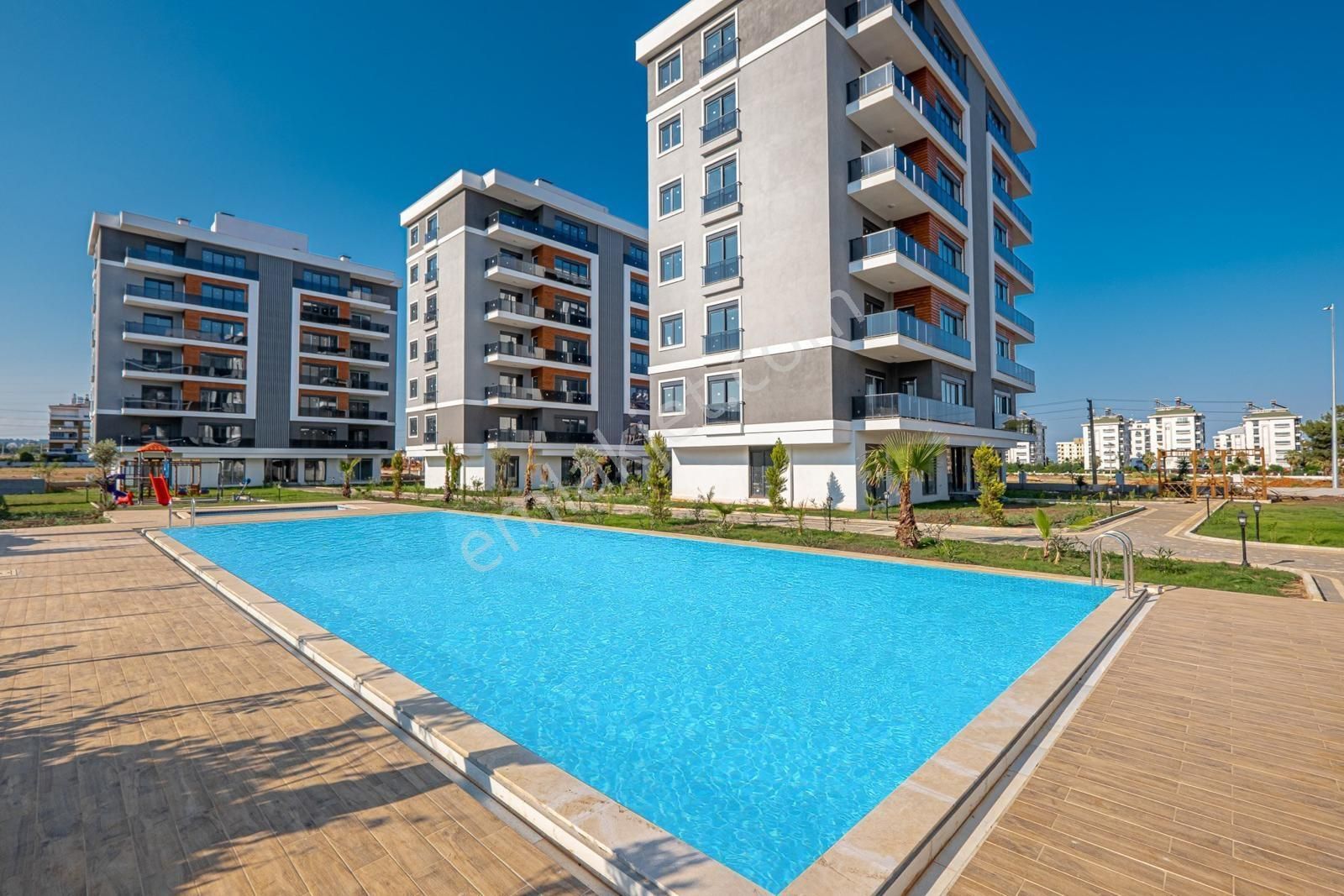 Fevzi Çakmakda Havuzlu K.otoparklı Arakat 3+1 Lüks Satılık Daire