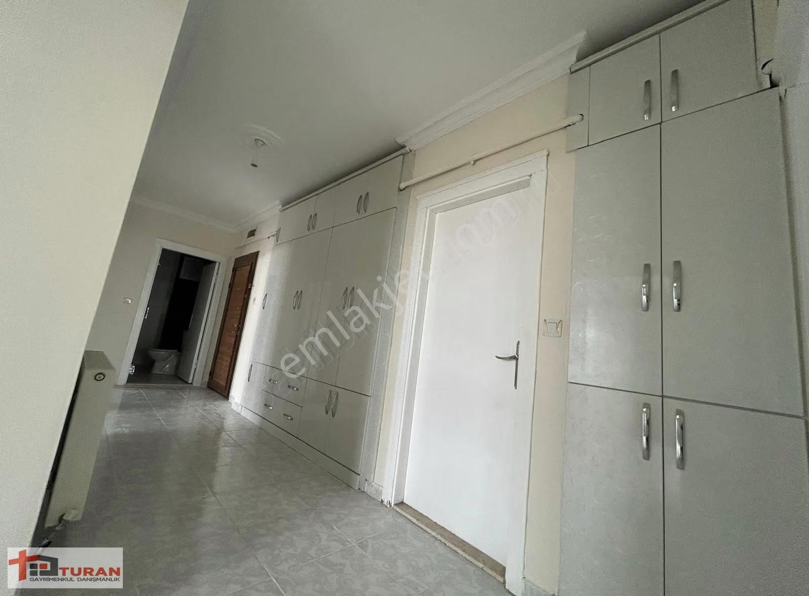 Yükseltepe'de Ara Katta Yapılı 3+1 Vestiyerli Kiralık Dair** - Görsel 3