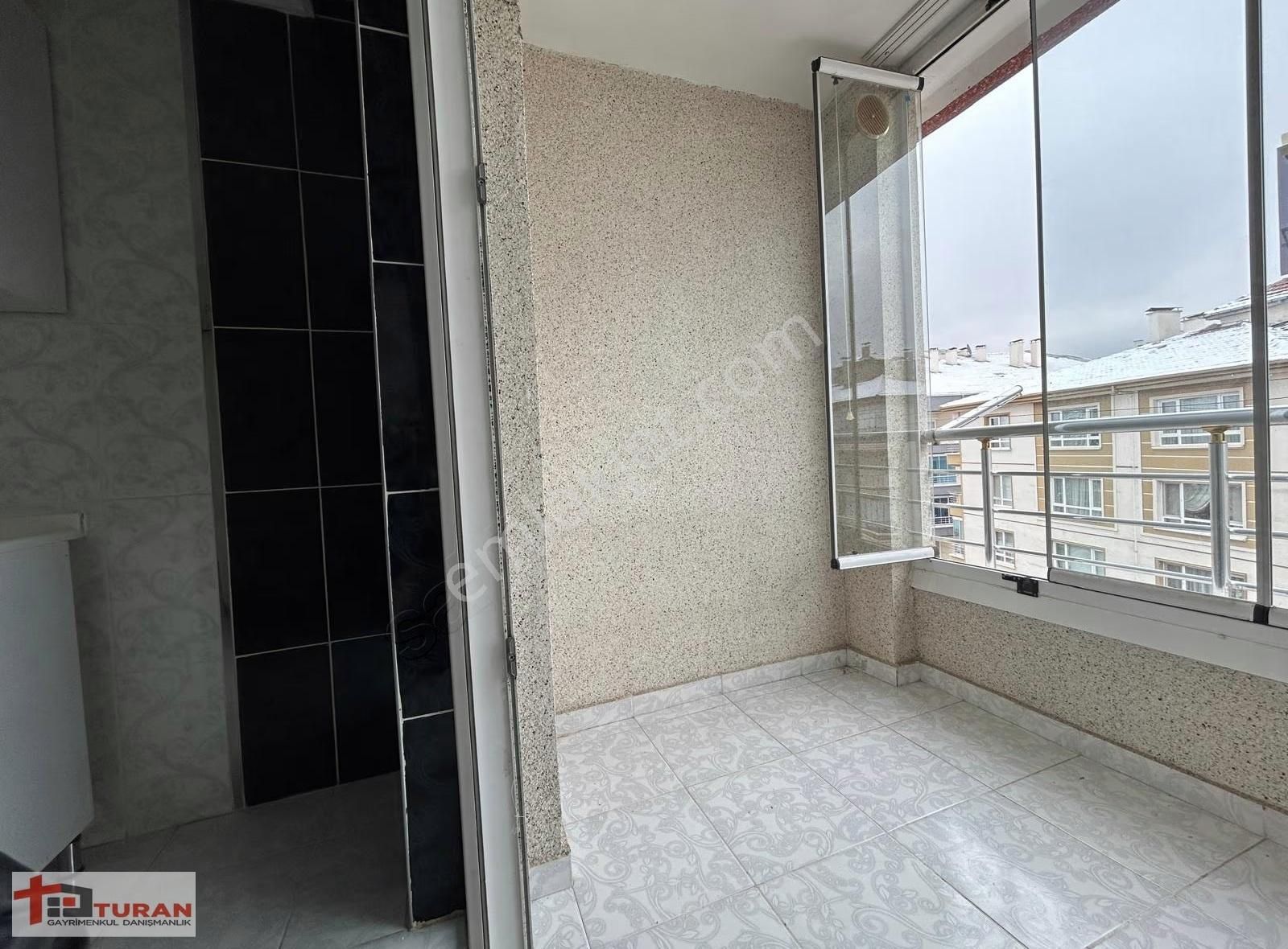 Yükseltepe'de Ara Katta Yapılı 3+1 Vestiyerli Kiralık Dair** - Görsel 9